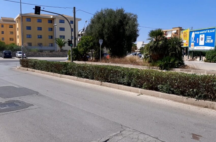  Siracusa. Verde pubblico, sistemato in via Madre Teresa di Calcutta : "Ritardi da recuperare"