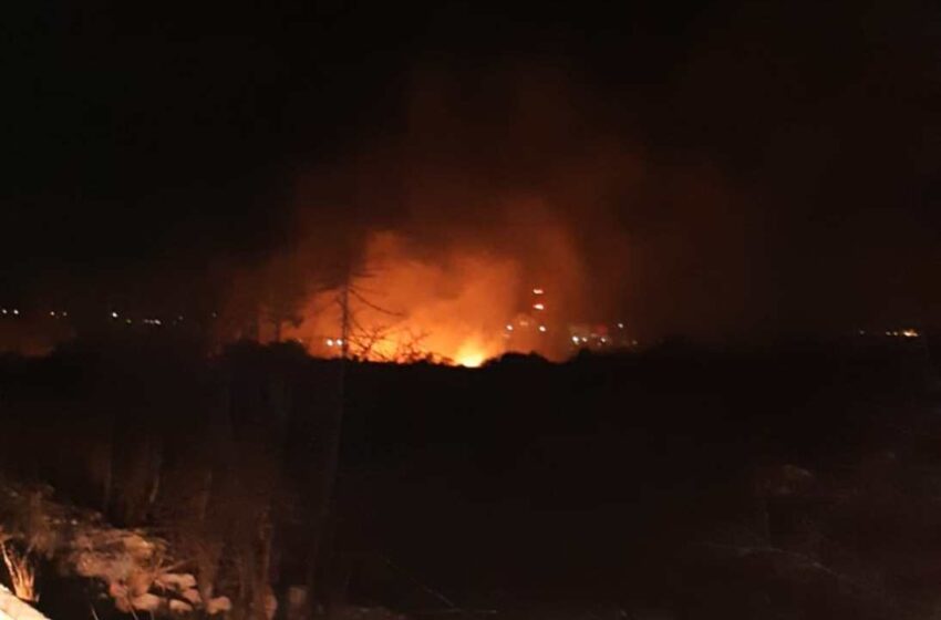  Ancora un incendio a Priolo: fiamme nella notte in contrada Manomozza, lambite abitazioni