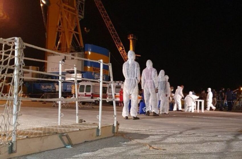  Migranti: sbarcati a Pozzallo i 25 della Mare Jonio, dopo il tampone trasferimento nel siracusano