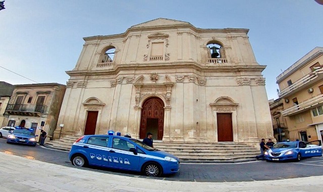  Occupa abusivamente locali della chiesa, coppia con figli denunciata ma non sgomberata