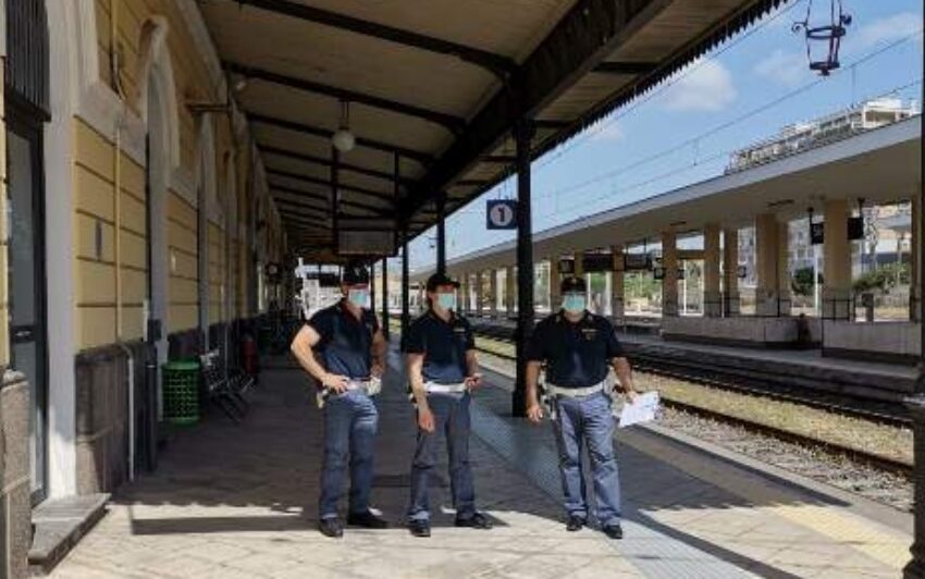  Espulso dall'Italia, era a bordo del treno regionale: arrestato albanese dalla PolFer di Siracusa
