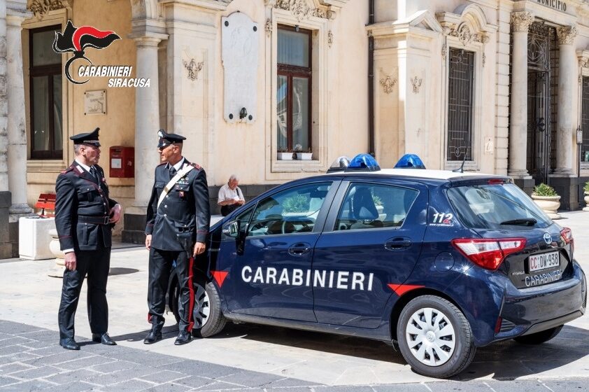  Marito e moglie col vizio dello spaccio: droga in casa, arrestati dai Carabinieri
