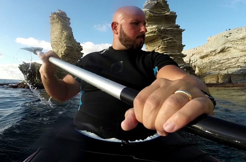  L'ecologista in kayak Francesco Tocco "ripulisce" 160km di coste siracusane