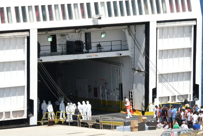  Sulla nave Azzurra nonostante espulso: arrestato tunisino, disposto rimpatrio