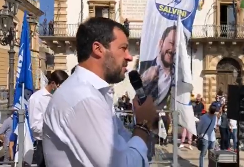  Salvini ad Augusta, "orgoglioso di andare a processo". E ai contestatori: "siete tristi"