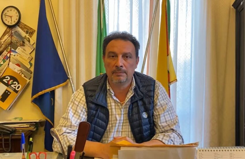  Primo sindaco del siracusano positivo al covid: “Sono basito, tre dosi e nessun sintomo”