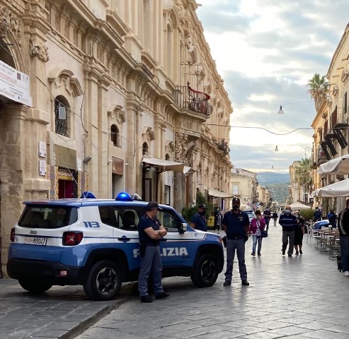  Movida a Noto, multati giovani che consumavano alcolici in strada