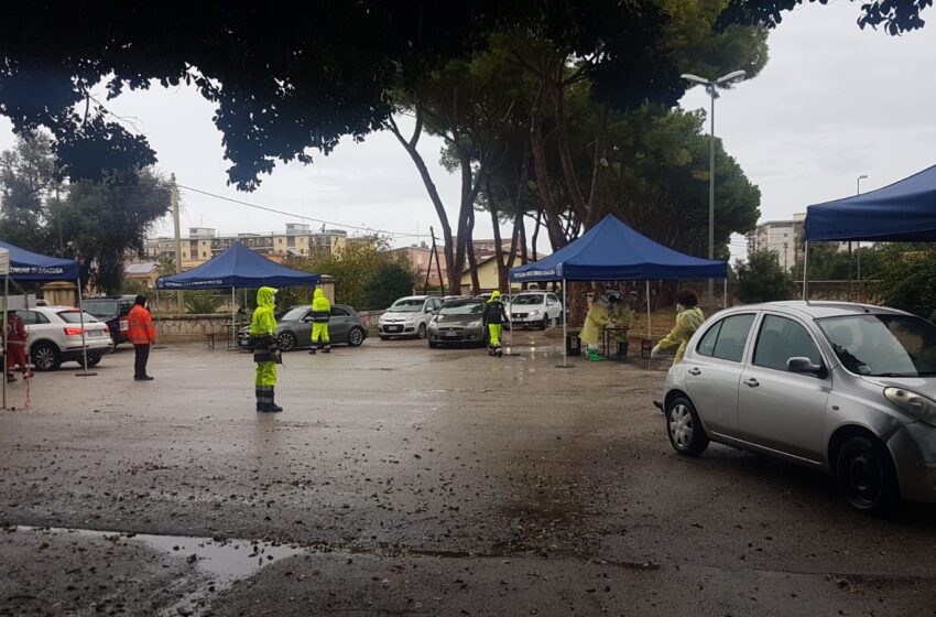  Siracusa, torna il drive in dei tamponi rapidi: test per 1.000, lunghe code su Scala Greca