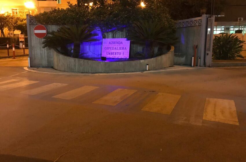  Siracusa. Giornata del Prematuro, il balcone di Terapia Intensiva Neonatale illuminato di viola