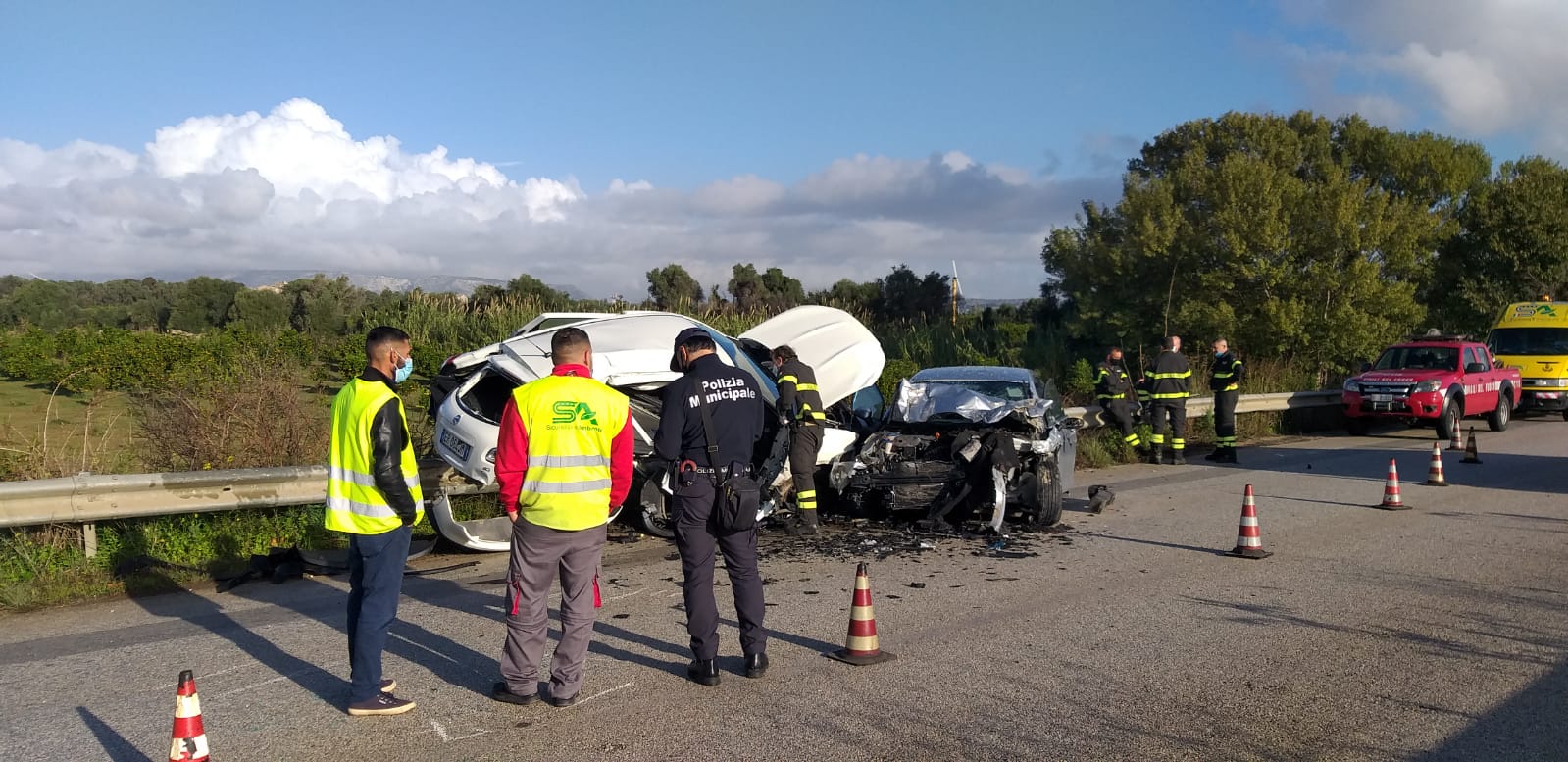 FOTOGALLERY. Le immagini del grave incidente sulla Maremonti, auto