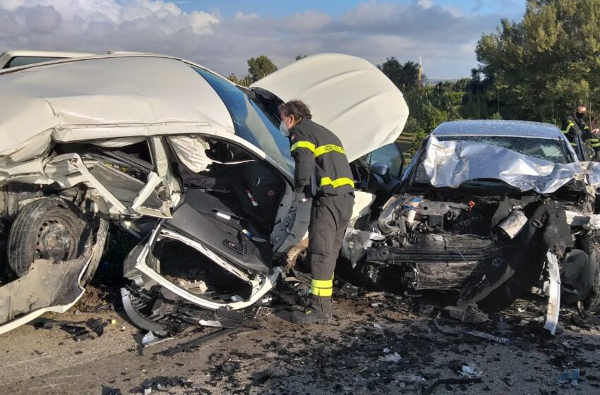  Incidente sulla Maremonti, due feriti gravi. Traffico deviato in entrambe le direzioni