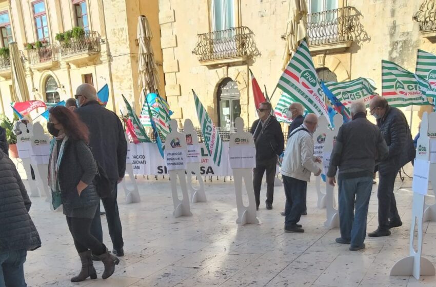  Siracusa. Sit-in dei pensionati davanti al Vermexio: "Subito un tavolo sulle politiche sociali"