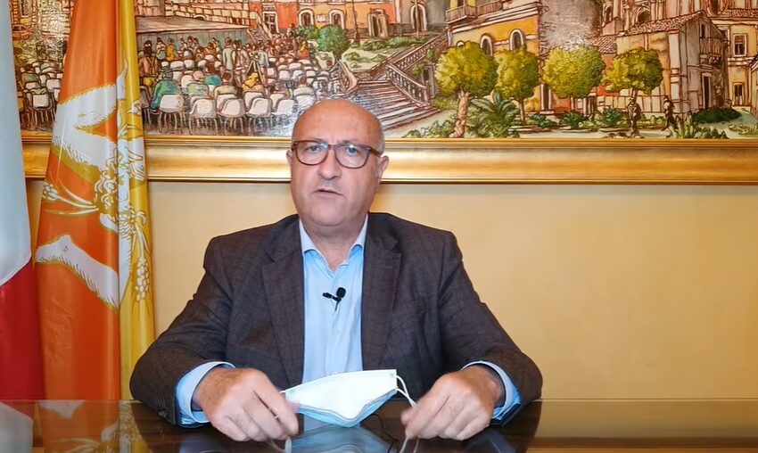  Uffici comunali vietati ai non vaccinati, la scelta del sindaco di Carlentini: “Non è una punizione”