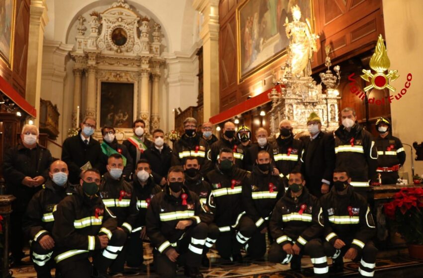  Santa Lucia: le reliquie in Cattedrale, scortate dai Vigili del Fuoco