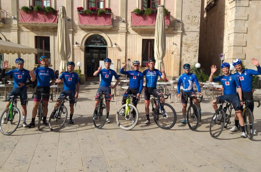  "Tappa" a Siracusa per la Nazionale di ciclismo: foto al Duomo prima di tornare agli allenamenti