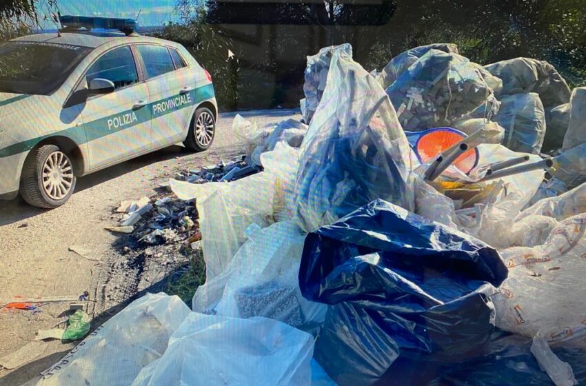 Raccolta, trasporto e smaltimento abusivo di rifiuti speciali: tre persone denunciate
