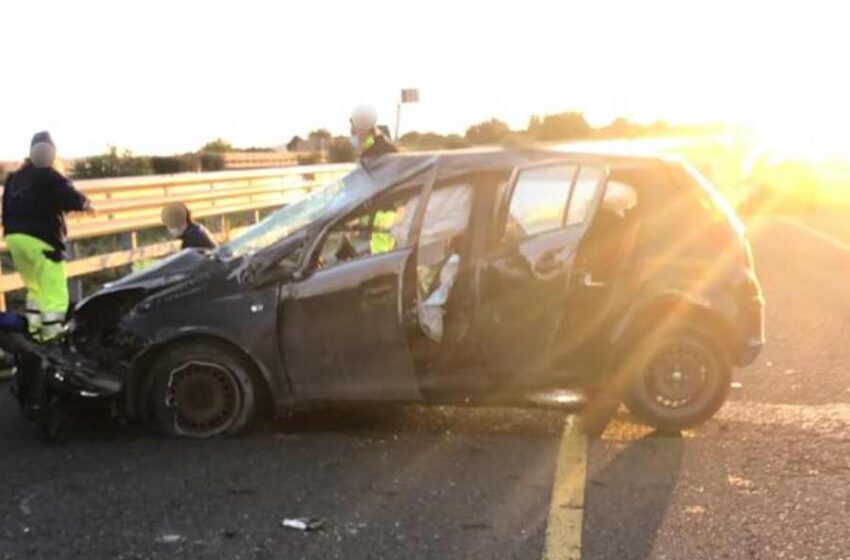  Incidente sulla Siracusa-Rosolini: auto sbanda e si ribalta, tre feriti in ospedale