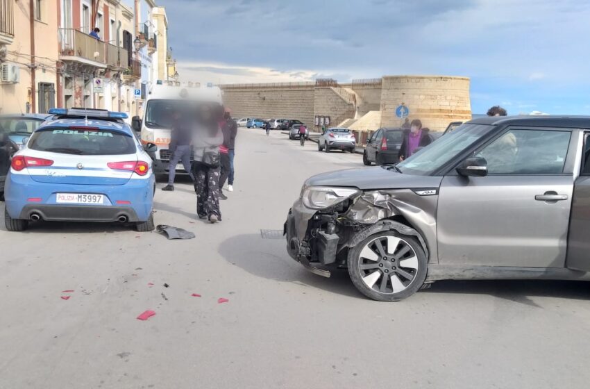  Siracusa. Auto finisce contro una Volante, incidente in Ortigia