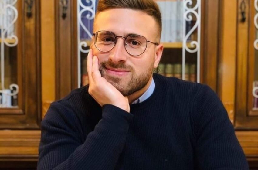 Senza sostegni, voleva lasciare scuola: ora ha un diploma grazie al “patto” con il sindaco