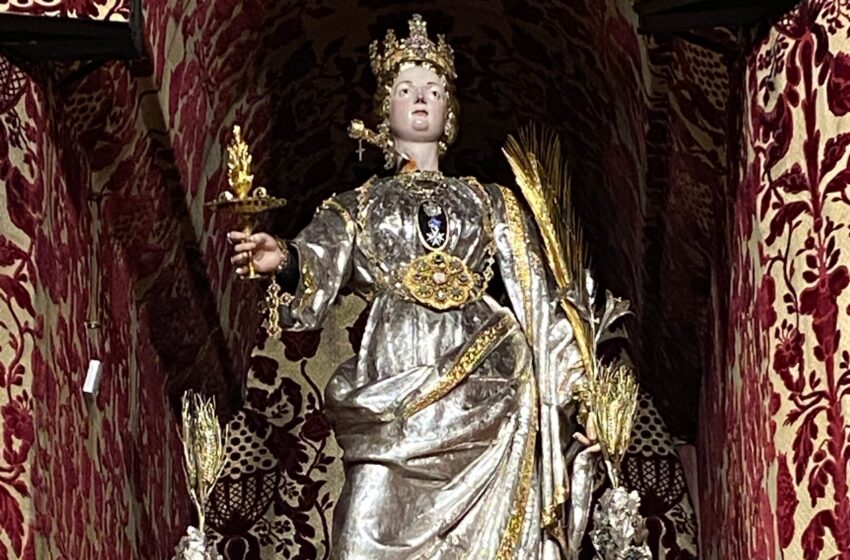  Siracusa. Festa delle Reliquie di Santa Lucia, in Cattedrale esposizione del simulacro