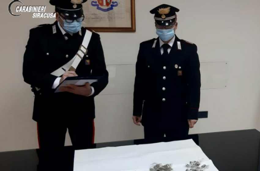  Colpo alle piazze di spaccio, i Carabinieri arrestano 4 persone. Sequestrata droga e un'arma