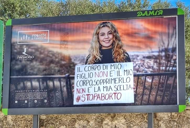  Manifesto della campagna Pro-Vita, le associazioni: "è discriminatorio, si rimuova"