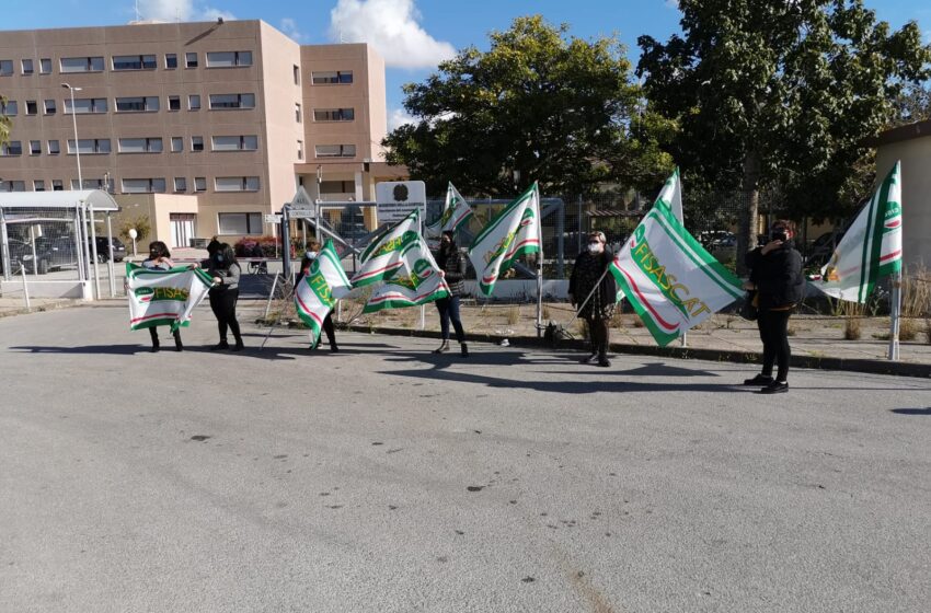  Siracusa. Mensa di Cavadonna, protestano i lavoratori ancora in cassa integrazione