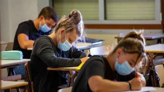  Solarino Zona Rossa: chiuse anche le scuole ma i pendolari possono andare a lezione