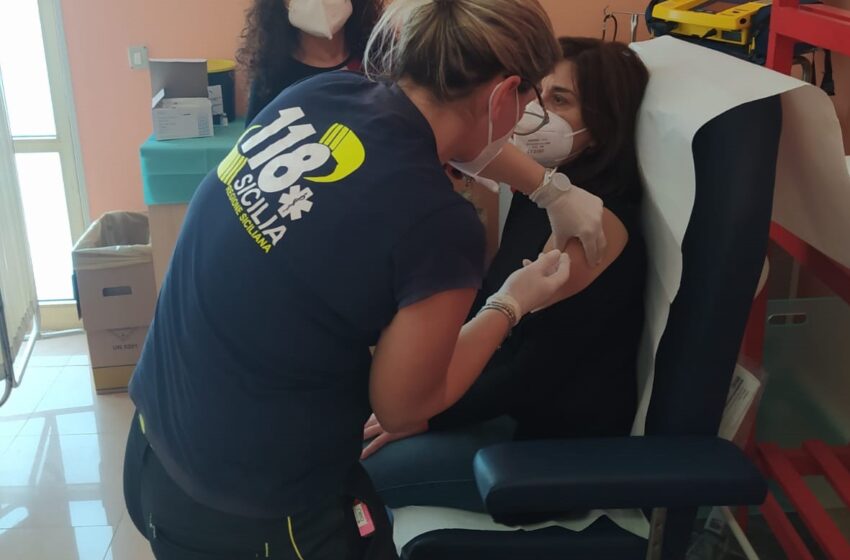  Siracusa. Vaccini, in provincia 38 mila dosi: copertura per 19 mila persone