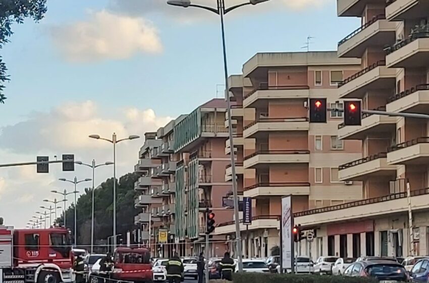  Siracusa. Palo della luce a rischio crollo, chiuso un tratto di viale Scala Greca