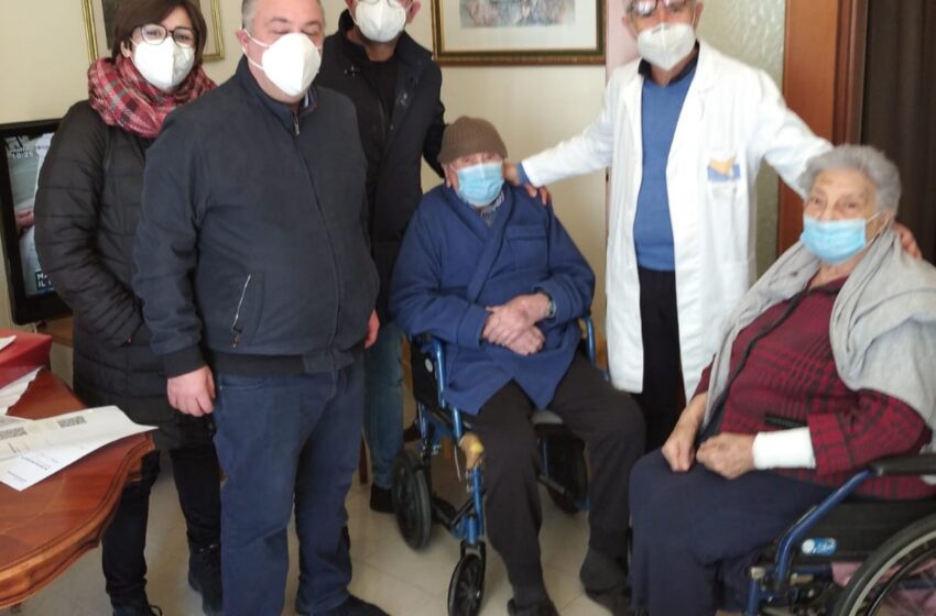 Ha 101 anni il più anziano vaccinato del siracusano: iniezione a domicilio