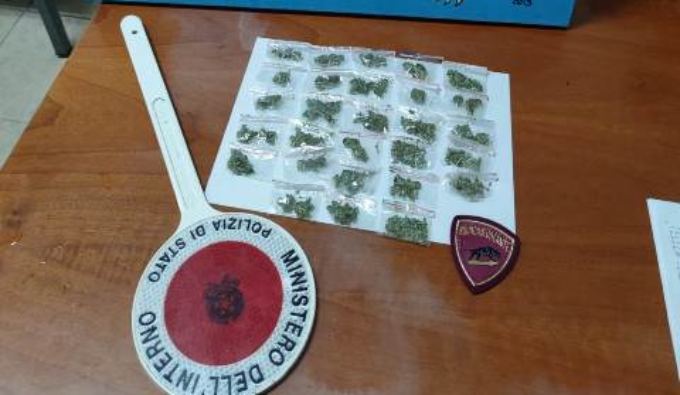  Siracusa. Spaccio di droga, la Polizia sequestra marijuana in via Santi Amato