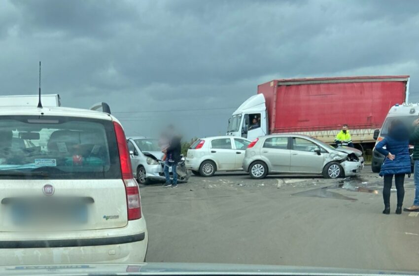  Incidente a Santa Teresa di Longarini, due feriti in ospedale