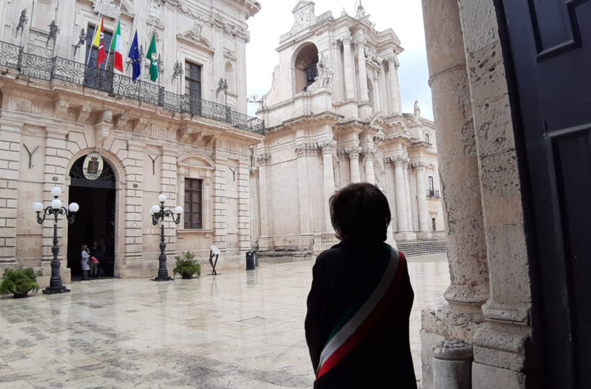  Minuto di raccoglimento per le vittime del covid: l'omaggio di tutta la provincia