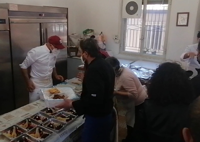  Siracusa. Pasqua e solidarietà, 12 chef cucinano alla mensa dei poveri del Pantheon