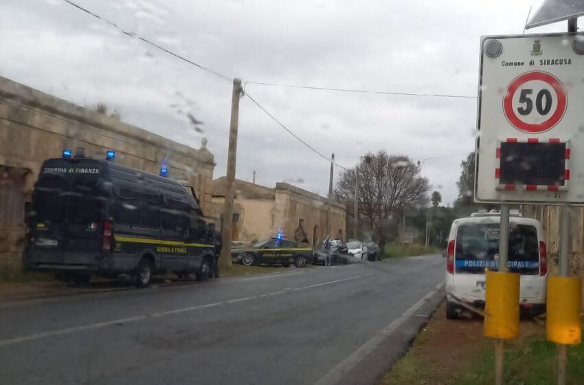  Case occupate, a Cassibile scatta operazione di sgombero al Borgo Vecchio