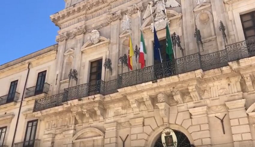  Siracusa. “Bloccati i servizi informatici del Comune, lavoratori in ferie forzate”