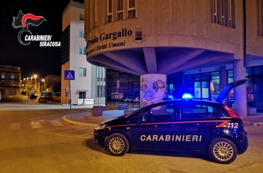  Litiga con la sorella e spinge i Carabinieri giù dalla scale, arrestato 44enne priolese