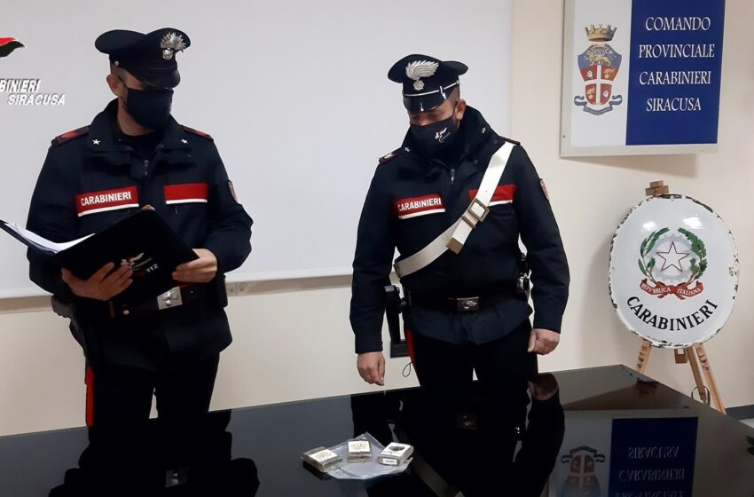  Si fa spedire droga per posta, arrestato dai Carabinieri alla consegna del pacco