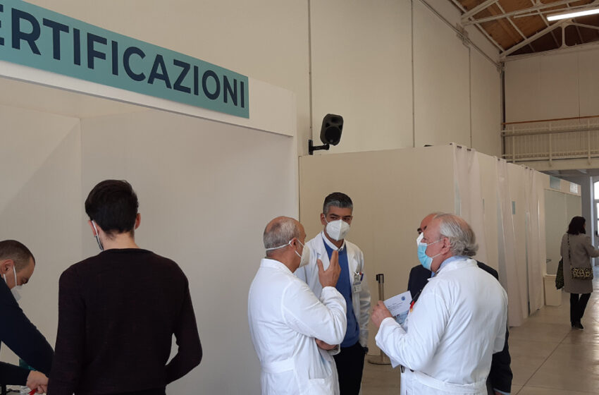  Siracusa. Inaugurato l'hub vaccinazioni. Musumeci: "Super lavoro, pronto in quattro giorni"