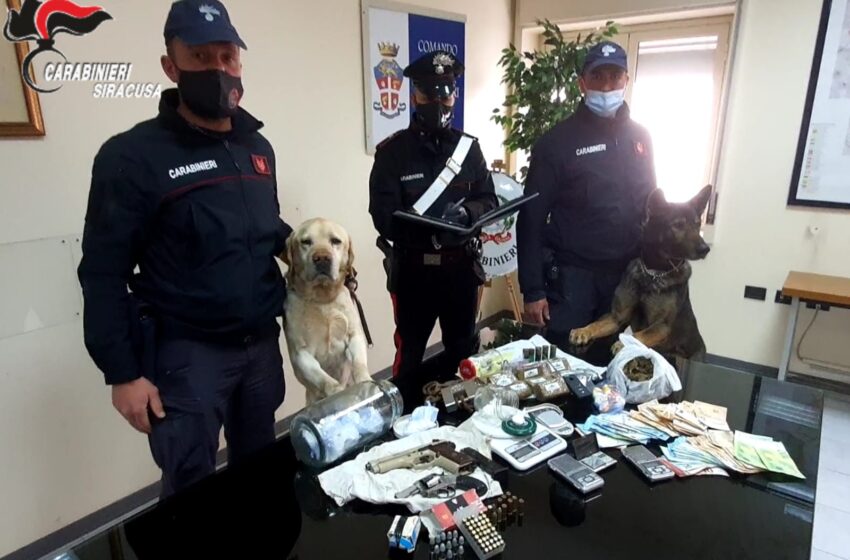  Armi clandestine, droga e denaro: sequestro a Santa Panagia, arrestato Davide Pincio