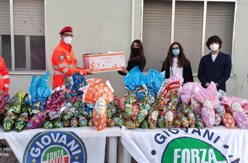  Siracusa. Uova, colombe e dolci pasquali alle famiglie meno abbienti: donazione dei Giovani di Forza Italia