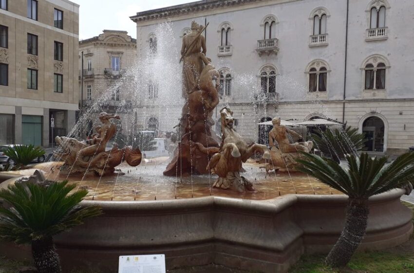  Fontana di Diana, le attenzioni di Siam: ripulita la vasca, ispezionato il fondale