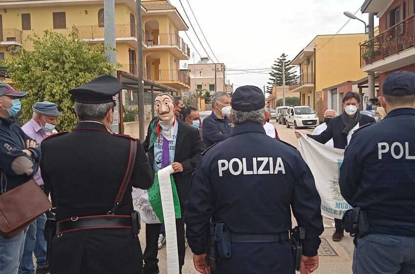  Sfiorato lo scontro all'esterno del villaggio per migranti di Cassibile: "ci hanno provocato"