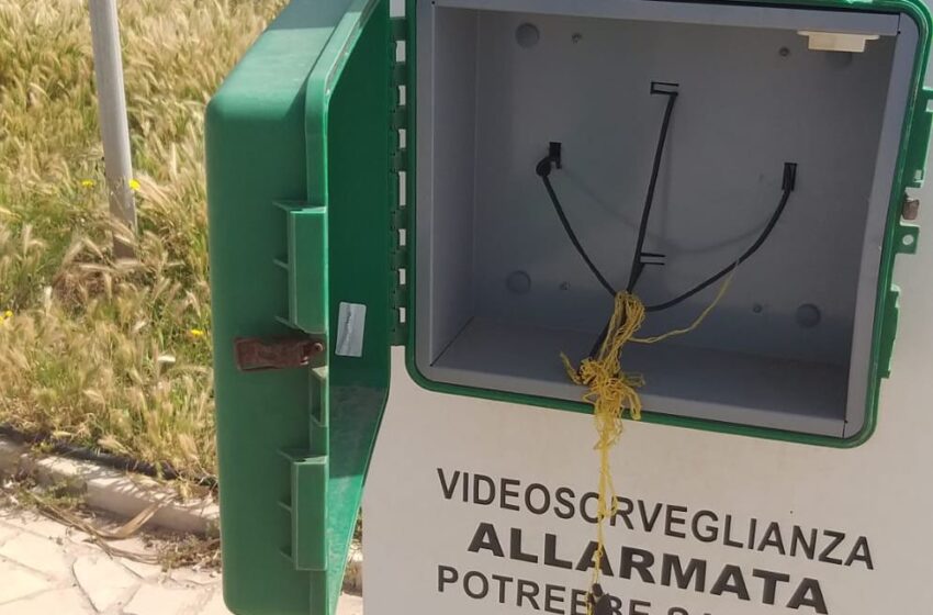  Siracusa. Rubato il defibrillatore pubblico piazzato al Monumento ai Caduti