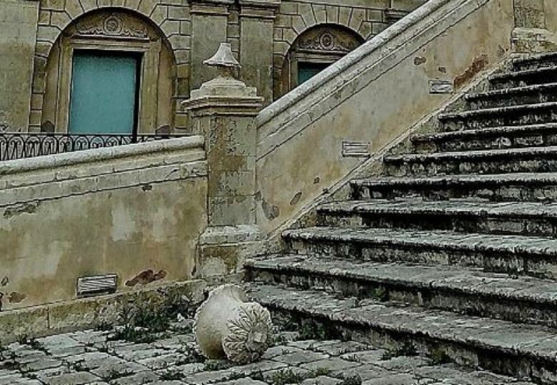  Danneggiata la scalinata barocca dell'Immacolata di Noto, denunciato un 32enne