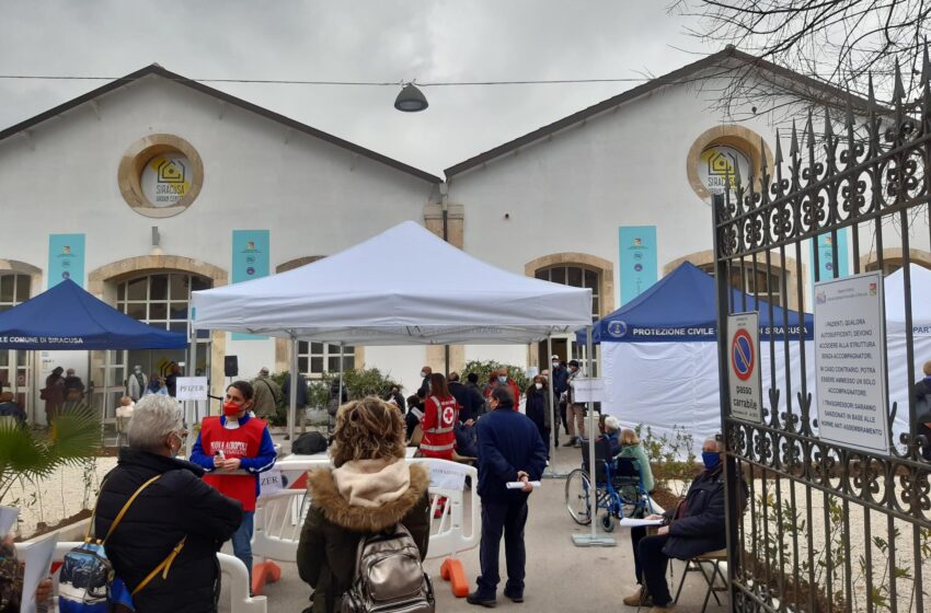  Vaccini senza prenotazione, 914 inoculazioni all'hub di Siracusa. Oggi si replica