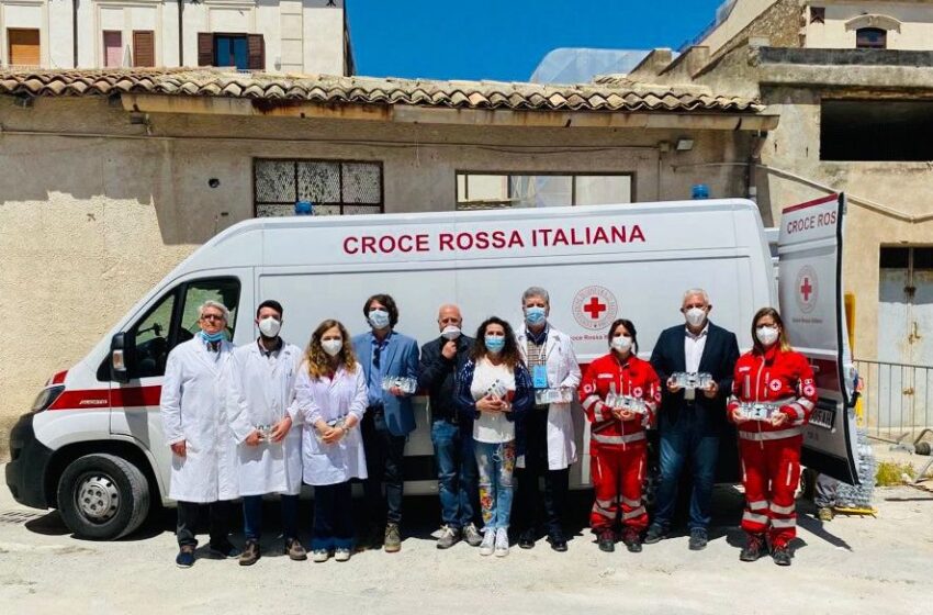  Siracusa. La Croce Rossa dona 5 mila flaconi di igienizzante all'Urban Center: "Spazio per nuovi volontari"