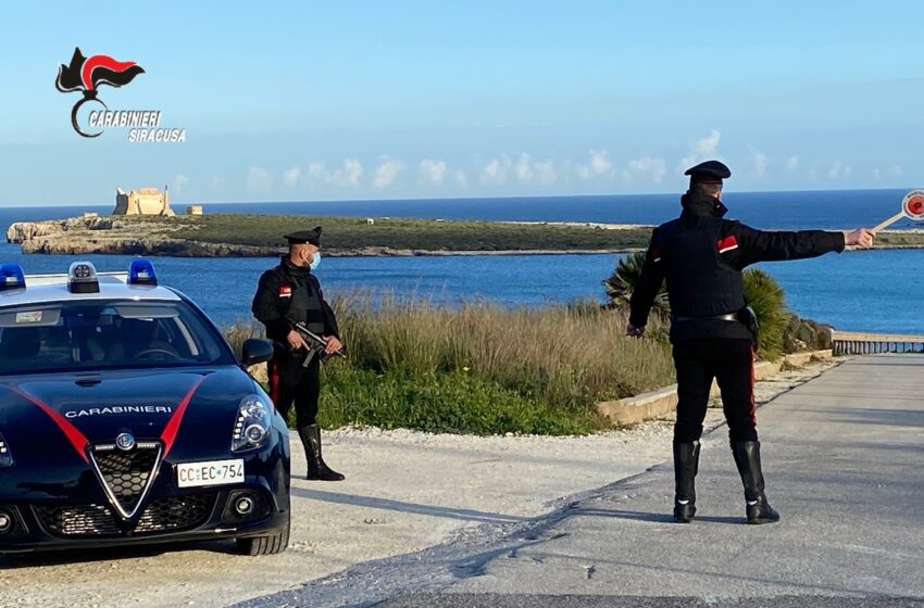  Teneva una pistola nel congelatore: arrestato viola i domiciliari, torna ai domiciliari