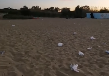  Siracusa. La spiaggia dell'Arenella ridotta a pattumiera: il VIDEO fa adirare il sindaco